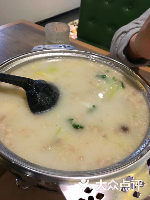 精选美食:蛋煎培根、蘑菇炒鸡丁、豆花烩粉丝、马铃薯萝卜饼做法_开云平台登录入口(图2) 开云平台登录入口